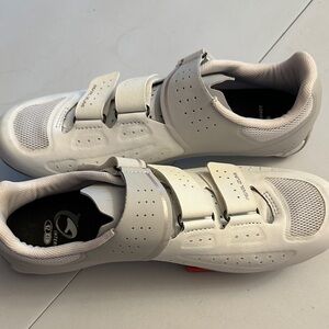 Pearl Izumi White Cycling Shoes